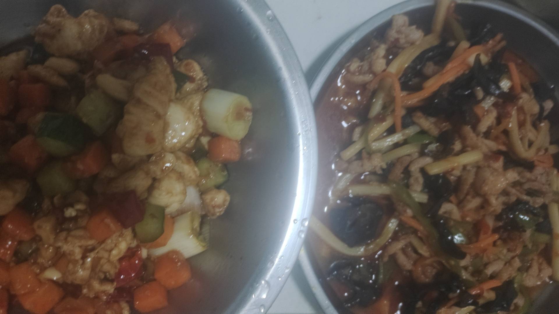 吃饭了老哥们。简简单单炒2个菜

97 / 作者:雨夜带伞不带刀丶 / 