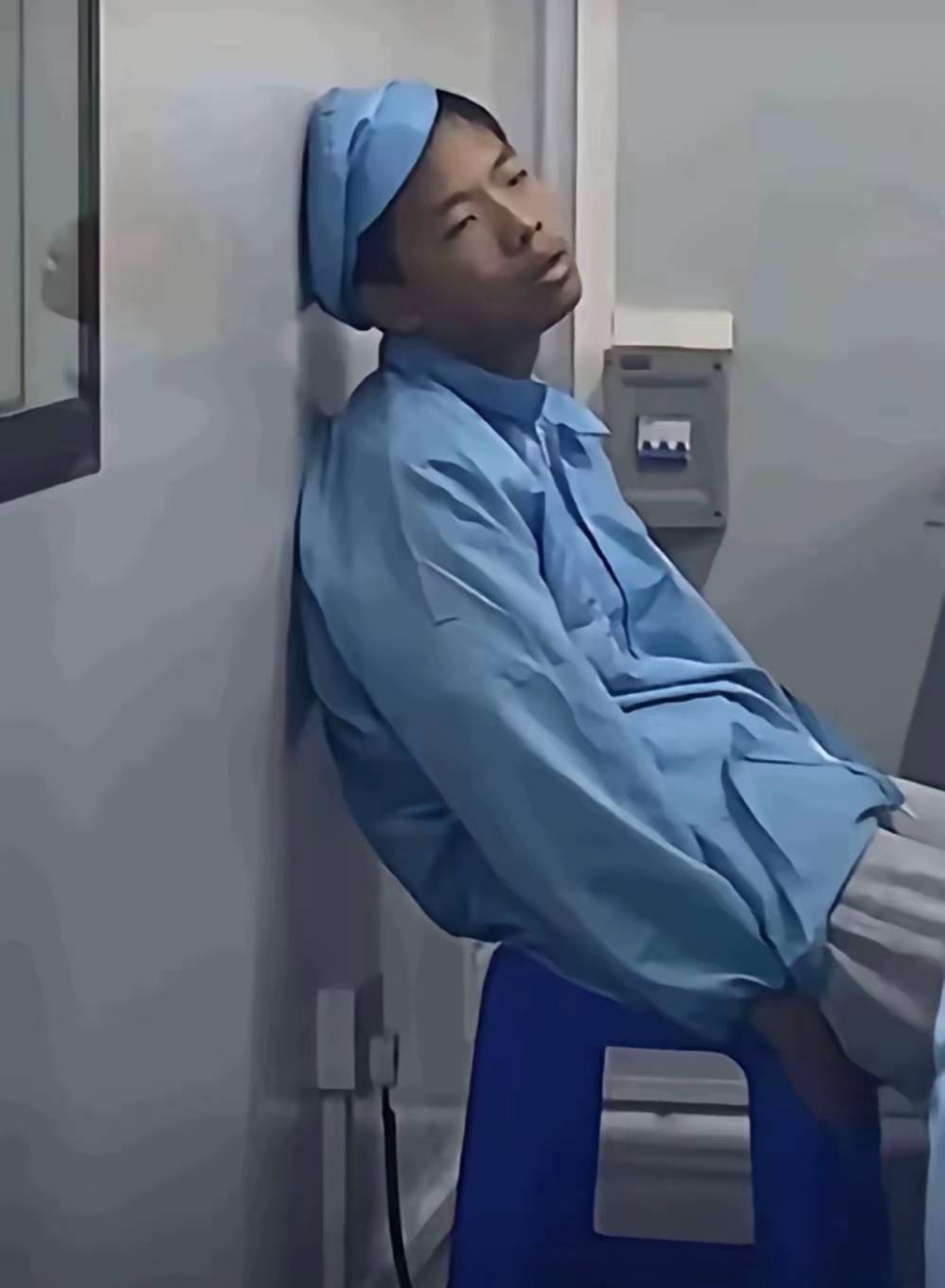 很简单，我进厂不就是了，说完，他的气息不再掩饰，显露而出，再回流水线，竟是大专巅11 / 作者:假老哥真挂壁 / 