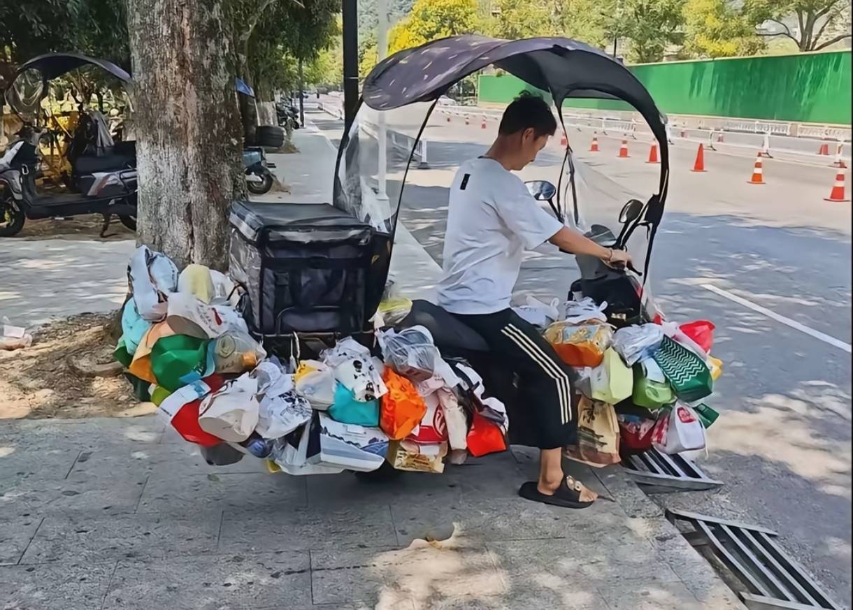 羊毛末日了还不出来跑外卖，爆单了


4 / 作者:几把毛都没有绝望了 / 