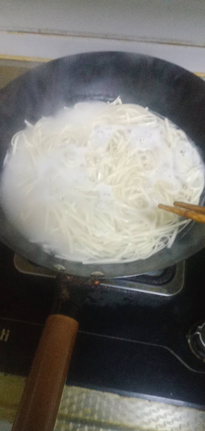 听说你们熬夜都发财了，ek中了那么多，我直接0中，只能吃个挂壁面了

59 / 作者:一站宜白路 / 