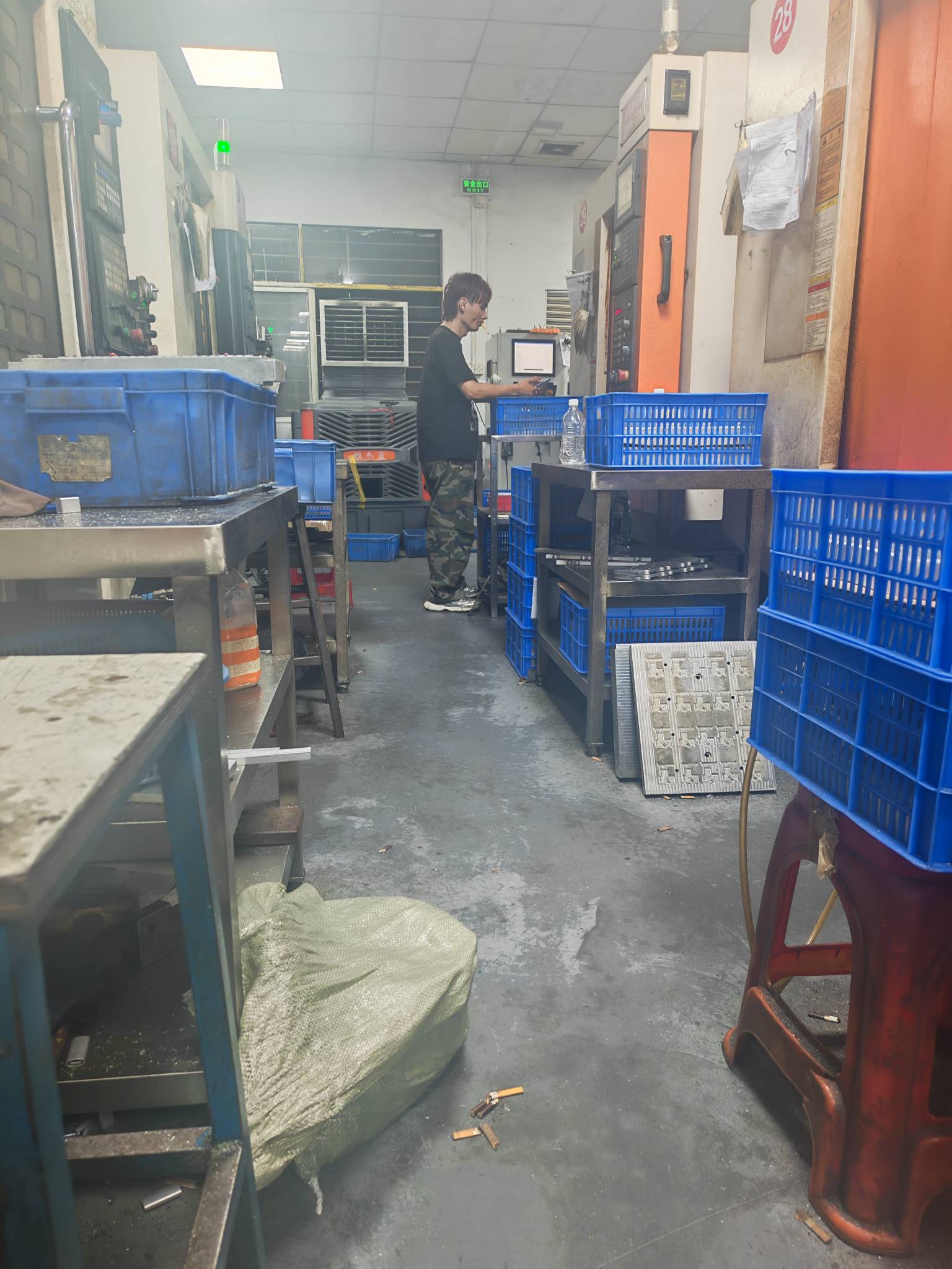 挺不住了老哥们   原谅我偷偷来干日结  跟红毛两个人一个车间  一个18台机   8块钱一80 / 作者:经典1906 / 