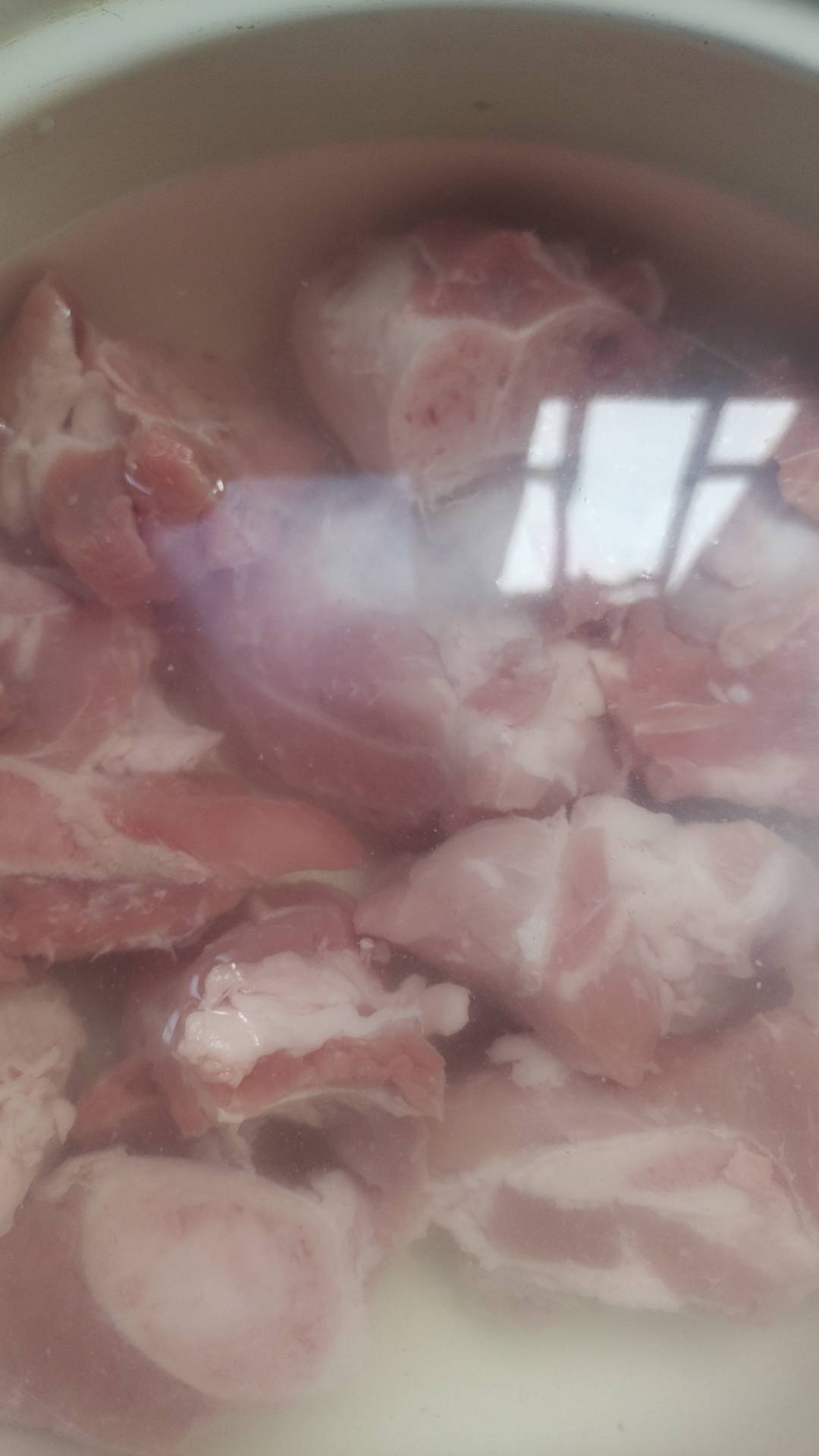 老哥们天气冷了。好好照顾自己。今天继续煲点骨头汤

78 / 作者:雨夜带伞不带刀丶 / 