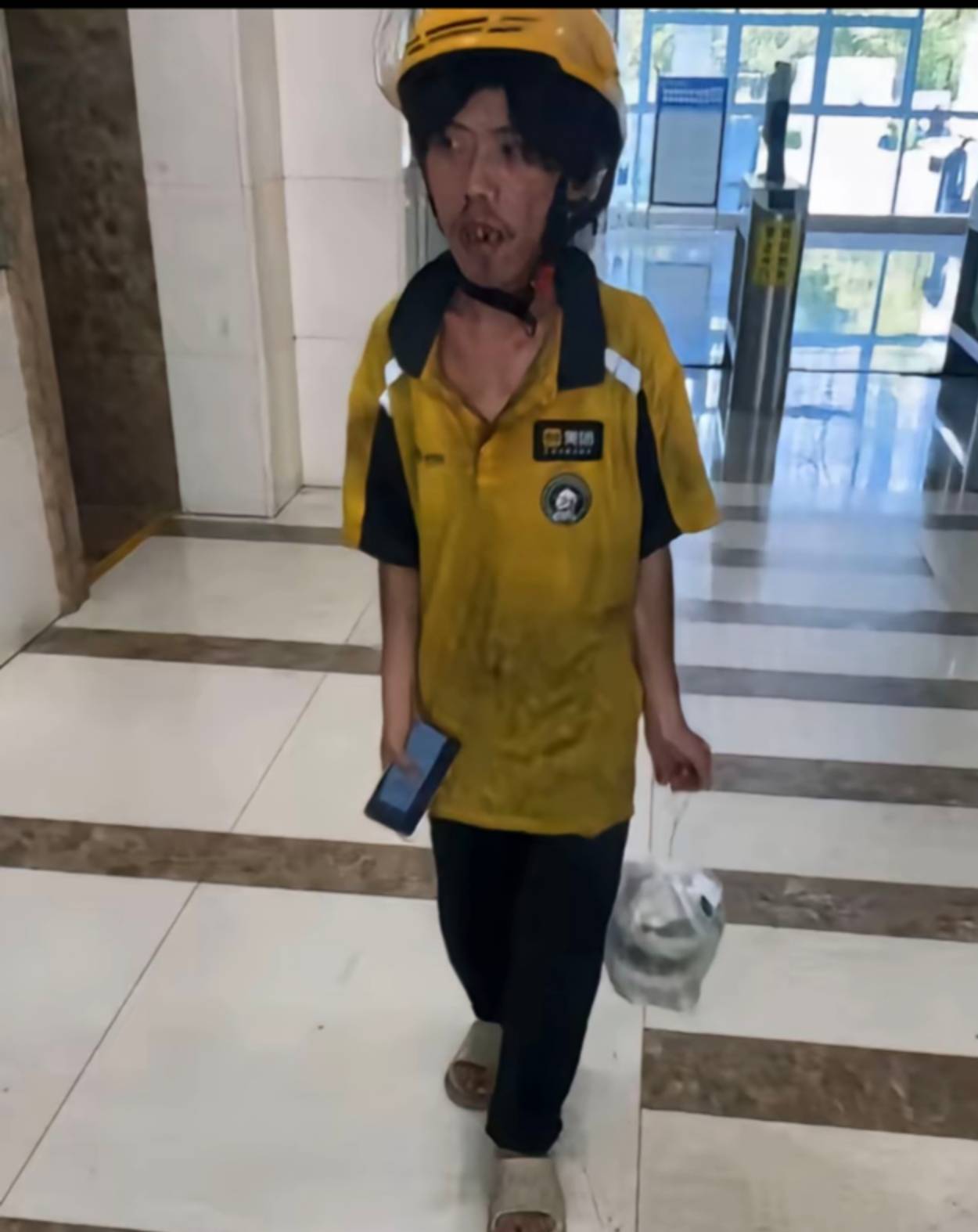 这是哪位老哥

34 / 作者:广东第一矮 / 