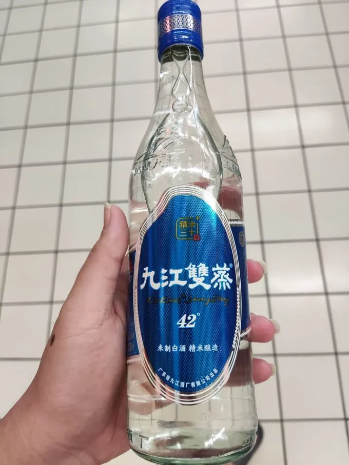 就喜欢喝这些米酒。九江双蒸，喝完不上头，第二天起来不头疼。再弄去弄两根鸭脖 下酒
0 / 作者:肥美的烧鸭 / 