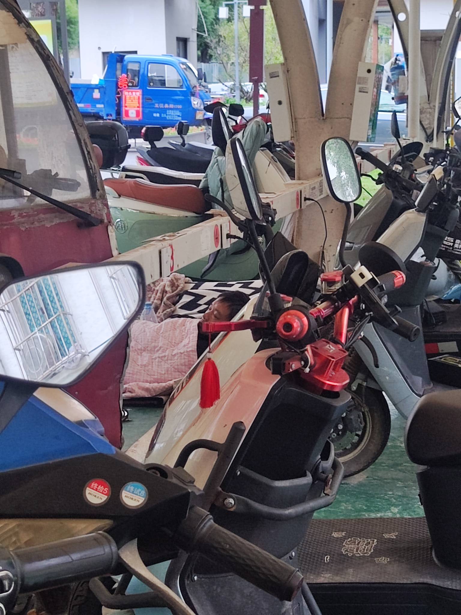 跑京东众包周末提现不到账，搞得没地方住了都

14 / 作者:欧洲哥 / 