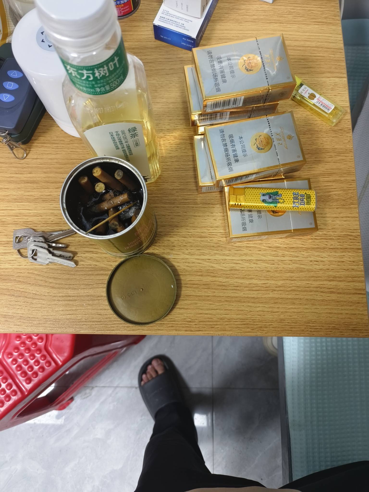 老哥们 来抽烟  抽不完  两天一包都抽不了

19 / 作者:男人永卟言败 / 