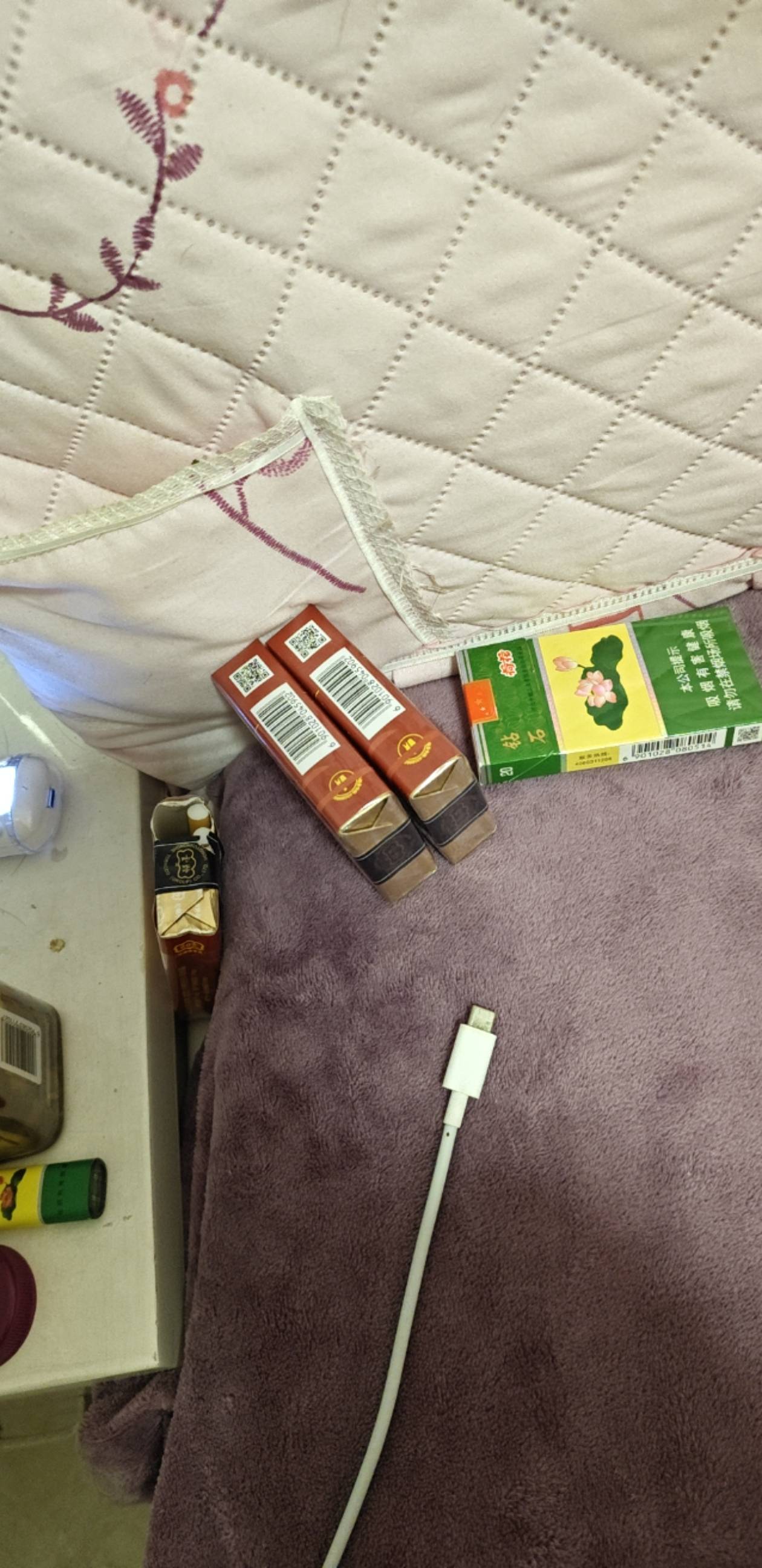 老哥们 来抽烟  抽不完  两天一包都抽不了

45 / 作者:宣太后甄嬛 / 