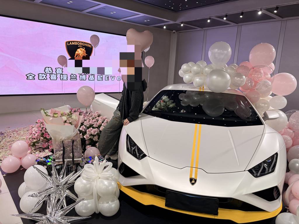 吃个饭，然后去提了个代步车。每天都要坐公交去保安室有点麻烦，还是自驾好点


78 / 作者:卡农无敌帅 / 