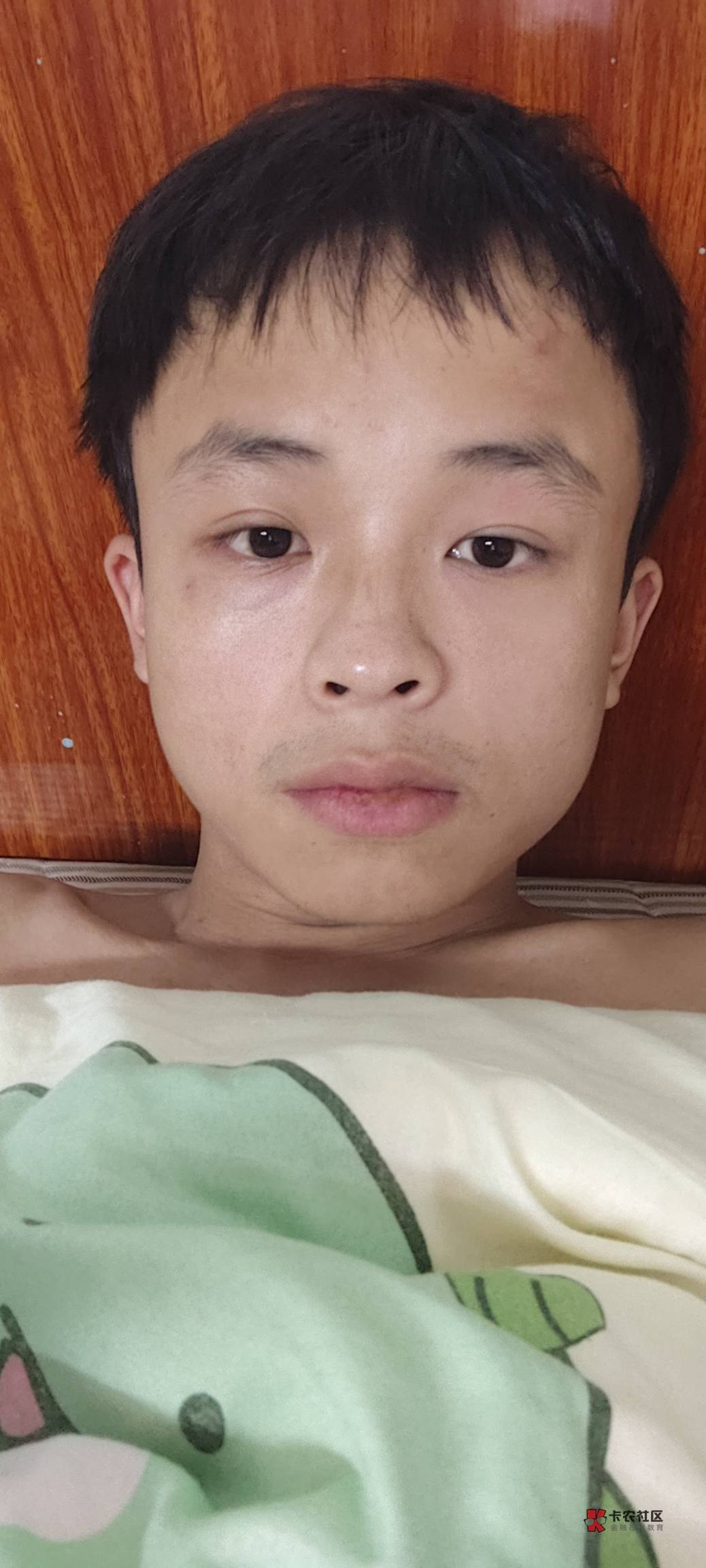 又快过年了，啥都没赚到，车子没有，杂牌衣服鞋子，手机还是几年前的红米k60，吃饭上1 / 作者:风中之神-聂风 / 