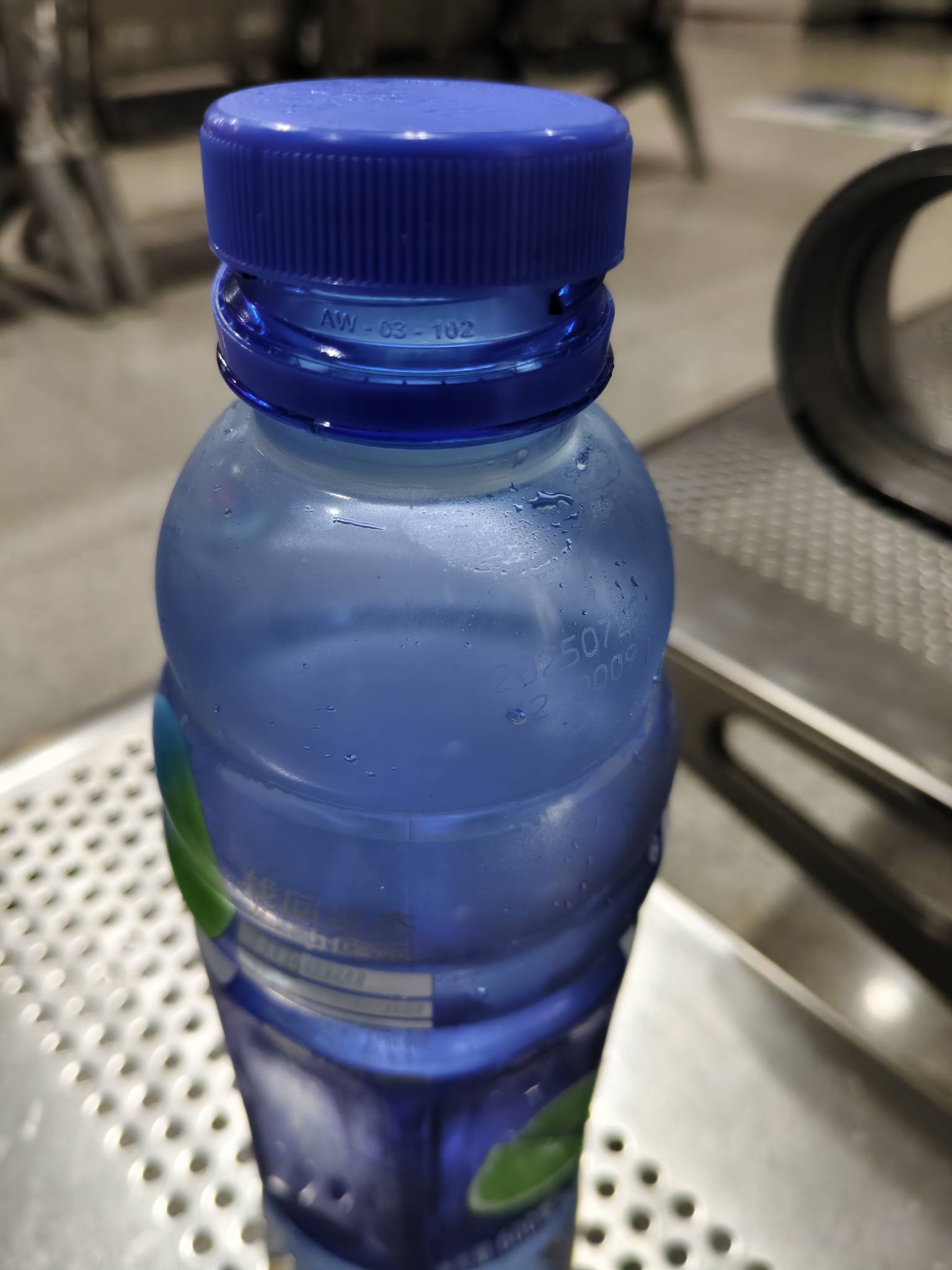 点外卖又碰到这种事情，这个饮料瓶又被打开了。问商家，他说不是，他打电话问骑手，他2 / 作者:我呢我呢手机 / 