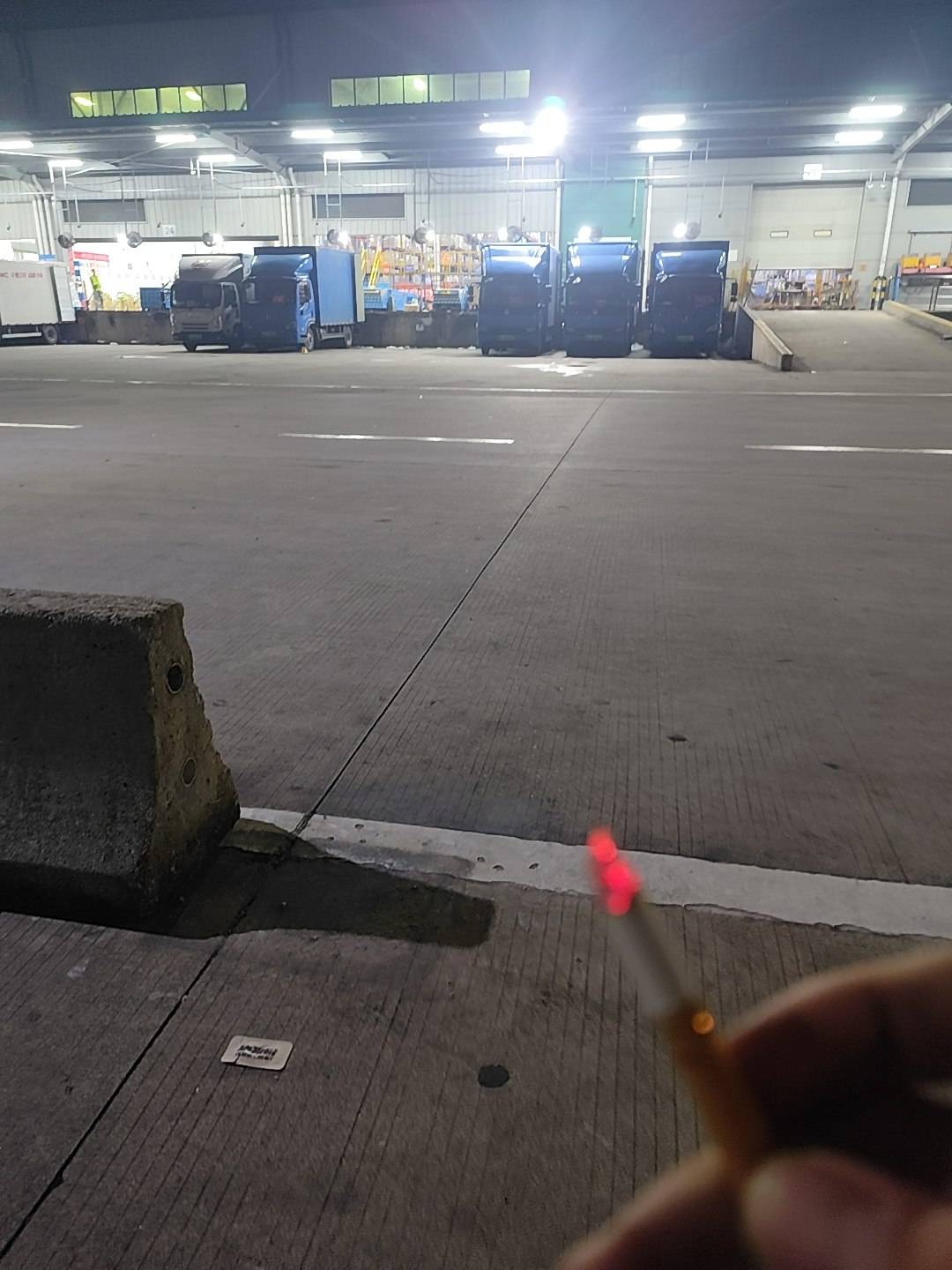 老哥们，来一根

86 / 作者:不过是大梦一场 / 