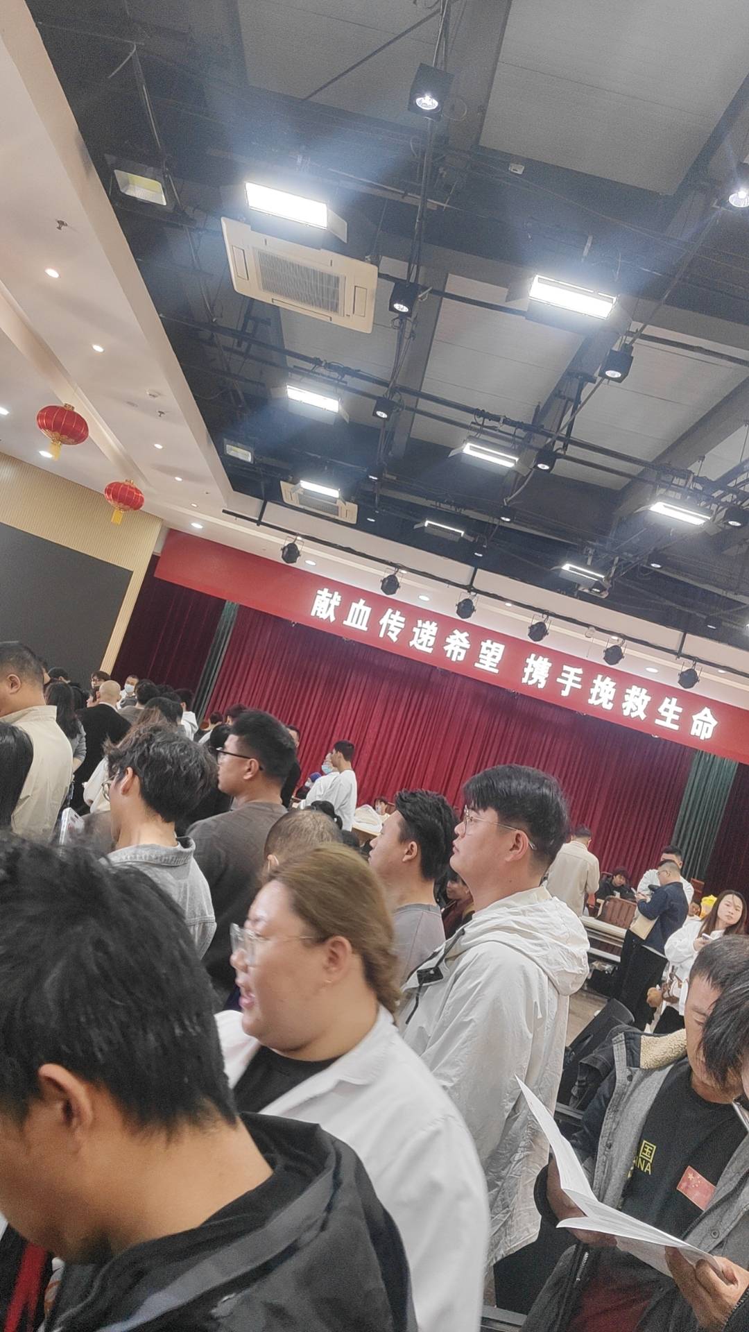 来了
至少有200人

53 / 作者:酒肉和尚 / 