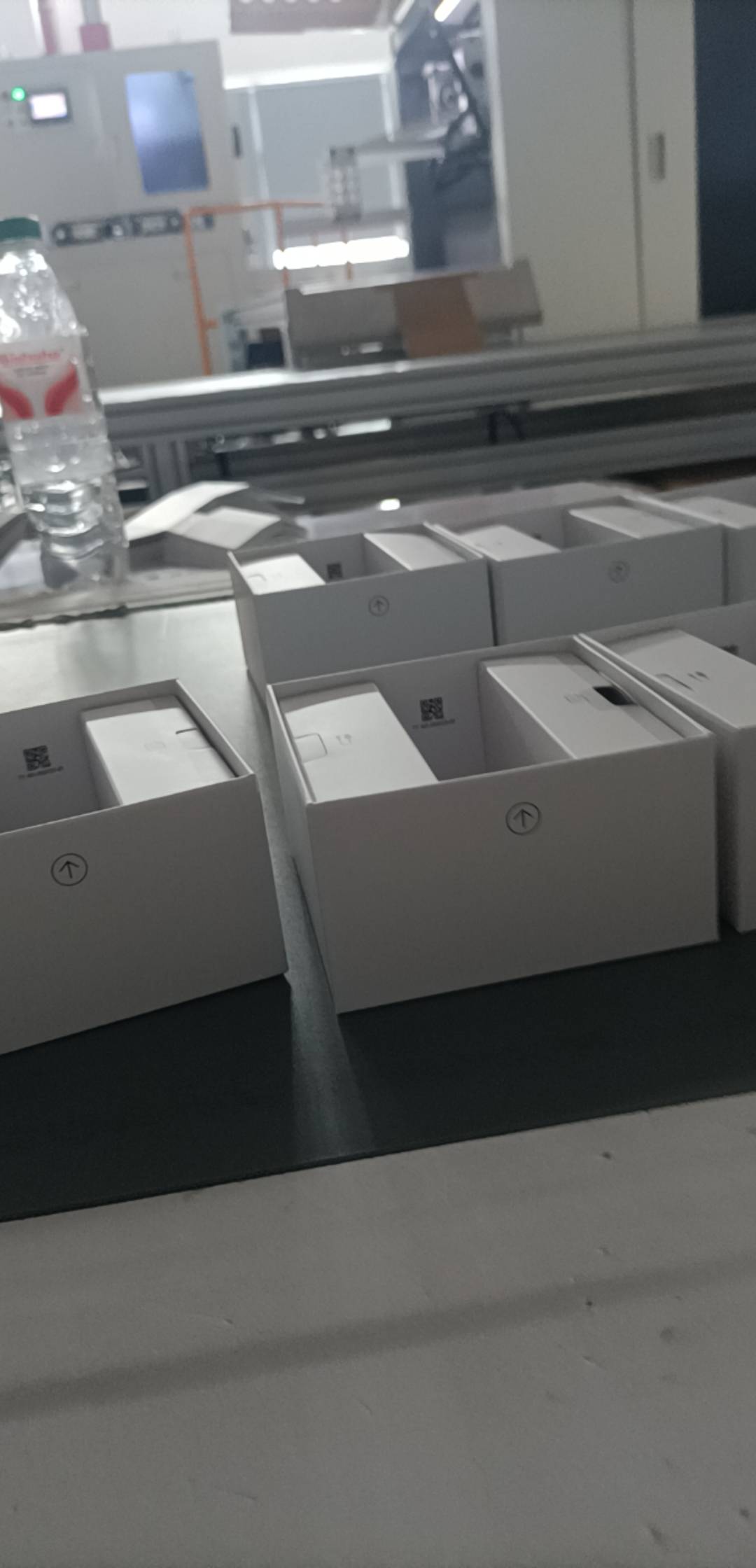 别这毛那毛的了，赶紧的进厂打螺丝吧，快过年了，今年除夕又想躺在挂壁房里饿肚子是吧6 / 作者:刘翔坤 / 