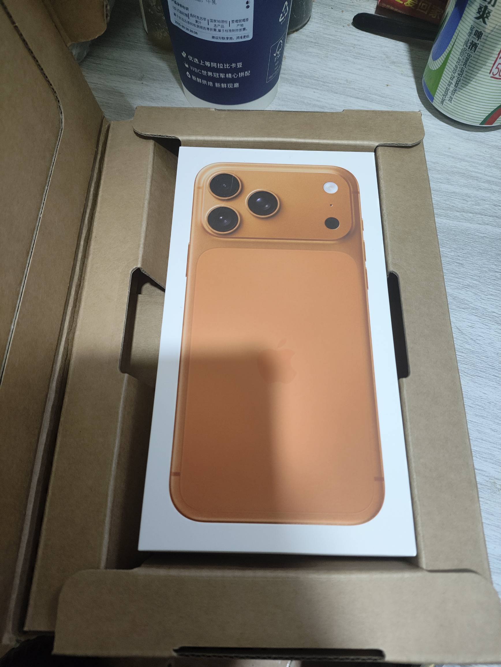 老哥们，现在iPhone17Promax橙色512回收价多少了，刚收到货。抖音上问了一个同城给11554 / 作者:会飞的大鲨鱼 / 