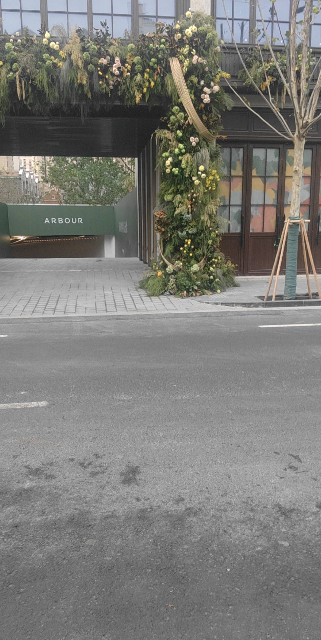 挂壁保安18天
240一天不管吃住
【上班就是坐等下班】
说好明天结束的，又续了九天
继62 / 作者:酒肉和尚 / 