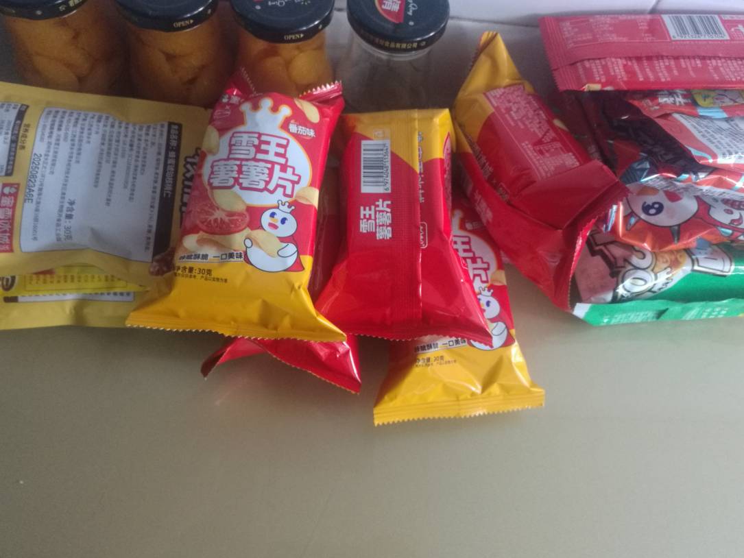 饿的哇哇的 晚上在正儿八经吃吧 只能垫吧点蜜雪的零食了

92 / 作者:努力优秀_ / 