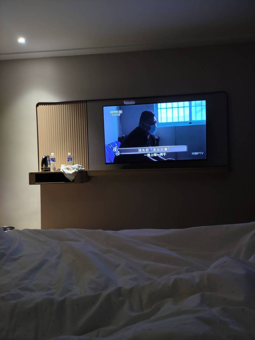 挂比酒店，没意思，吃点喝点算了，


65 / 作者:红菜苔 / 