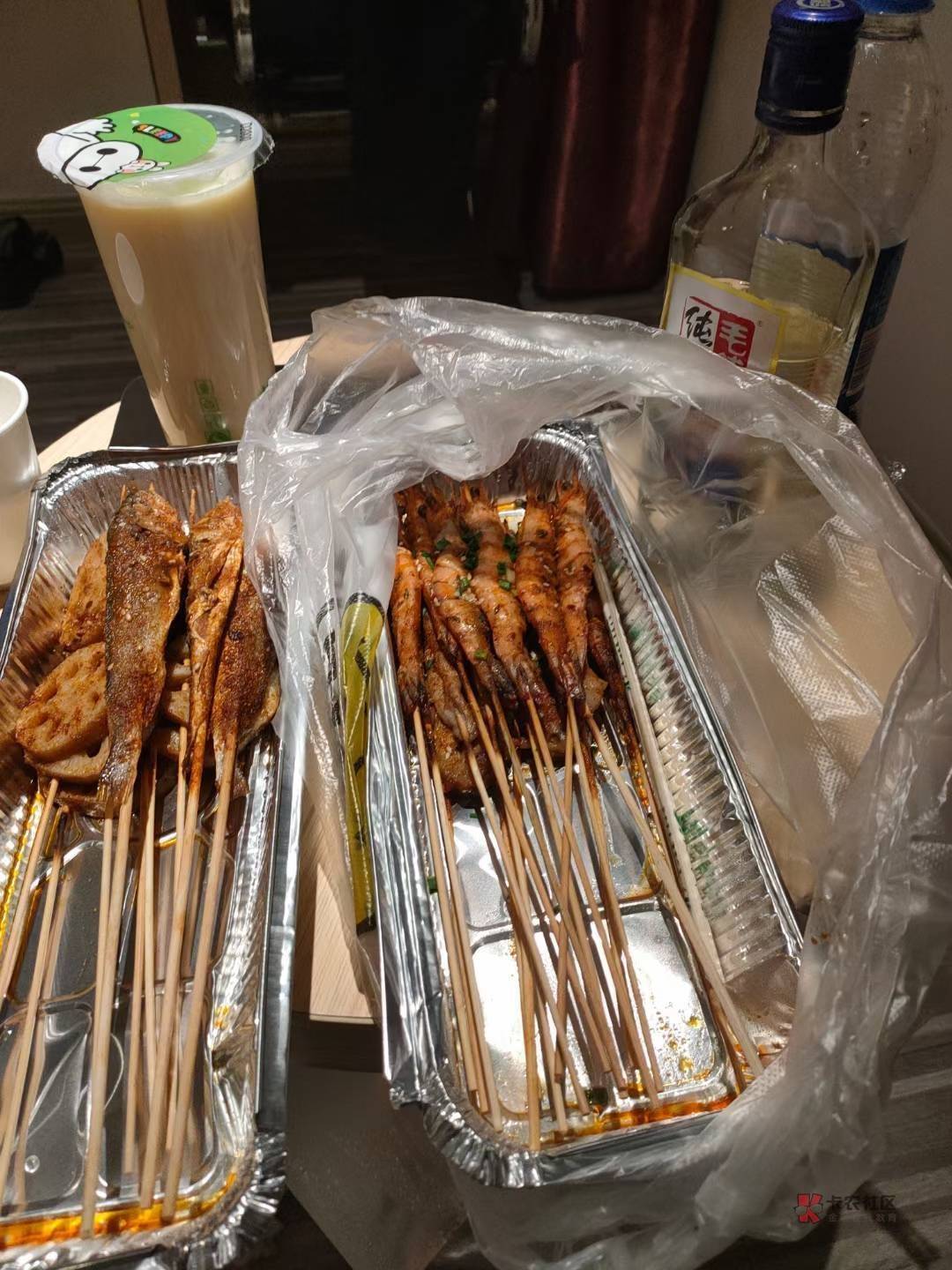 挂比酒店，没意思，吃点喝点算了，


18 / 作者:红菜苔 / 