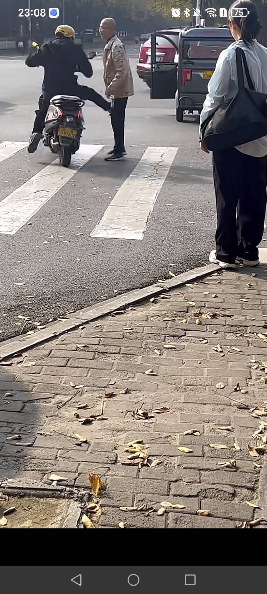 哈哈哈，大爷今晚气的睡不着了，踢着二弟了


10 / 作者:挂比了救我鸭 / 