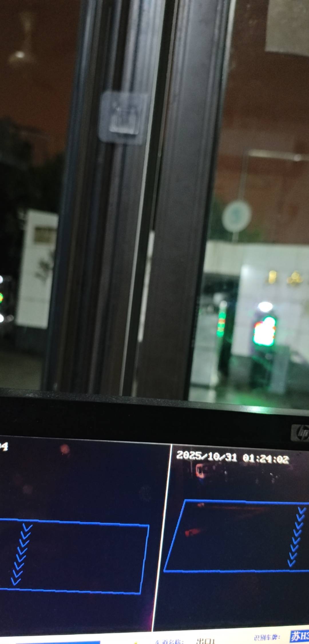 玛德，领导说，公司要装修，让我给他丢个门，说10点来，到现在都没来，也没毛申请，硬40 / 作者:lllk. / 