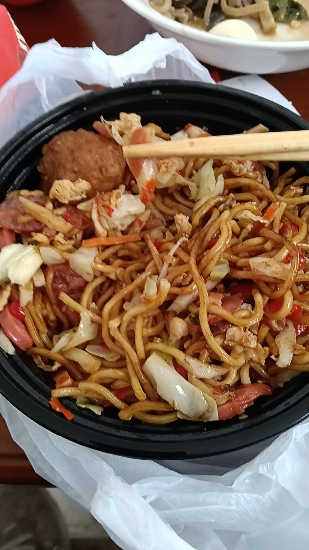 一直没有点过外卖，这两天开始用京东点外卖，给的10+4的卷，天天几块钱吃华莱士塔斯汀30 / 作者:舔批少年 / 