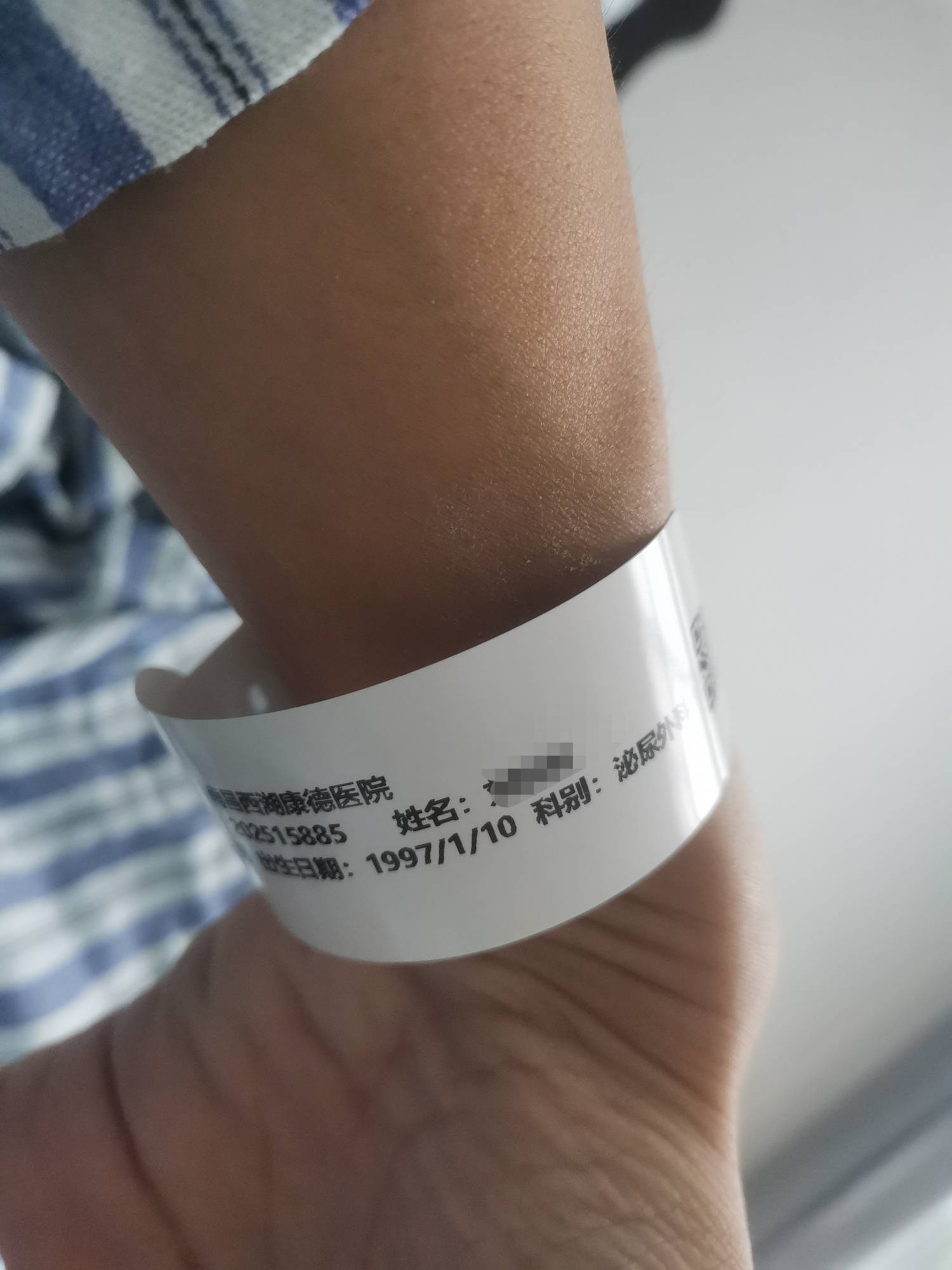 上午还在跟老哥们申请毛 下午就来住院晚上要做手术了

27 / 作者:淡紫宸风 / 