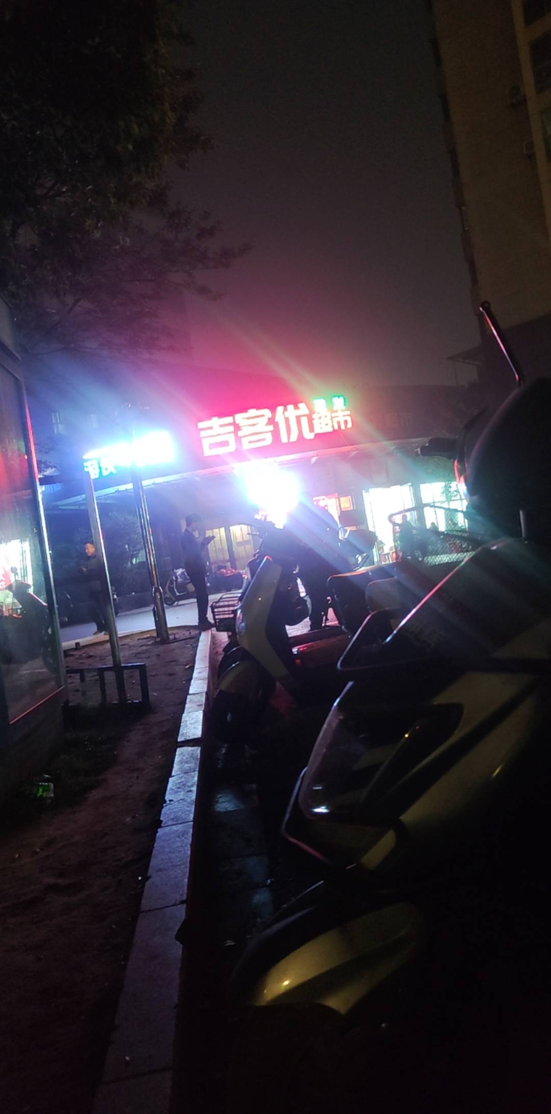 西村，北村，东村的出来溜达了，不要窝在厕所改的挂壁房里面了

50 / 作者:欧洲哥 / 