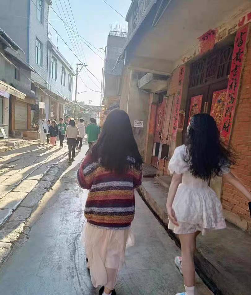 尊重你叫你一声老哥，不尊重就是挂壁仔，你看什么挂壁仔

32 / 作者:卡农第一帅哥哥h / 