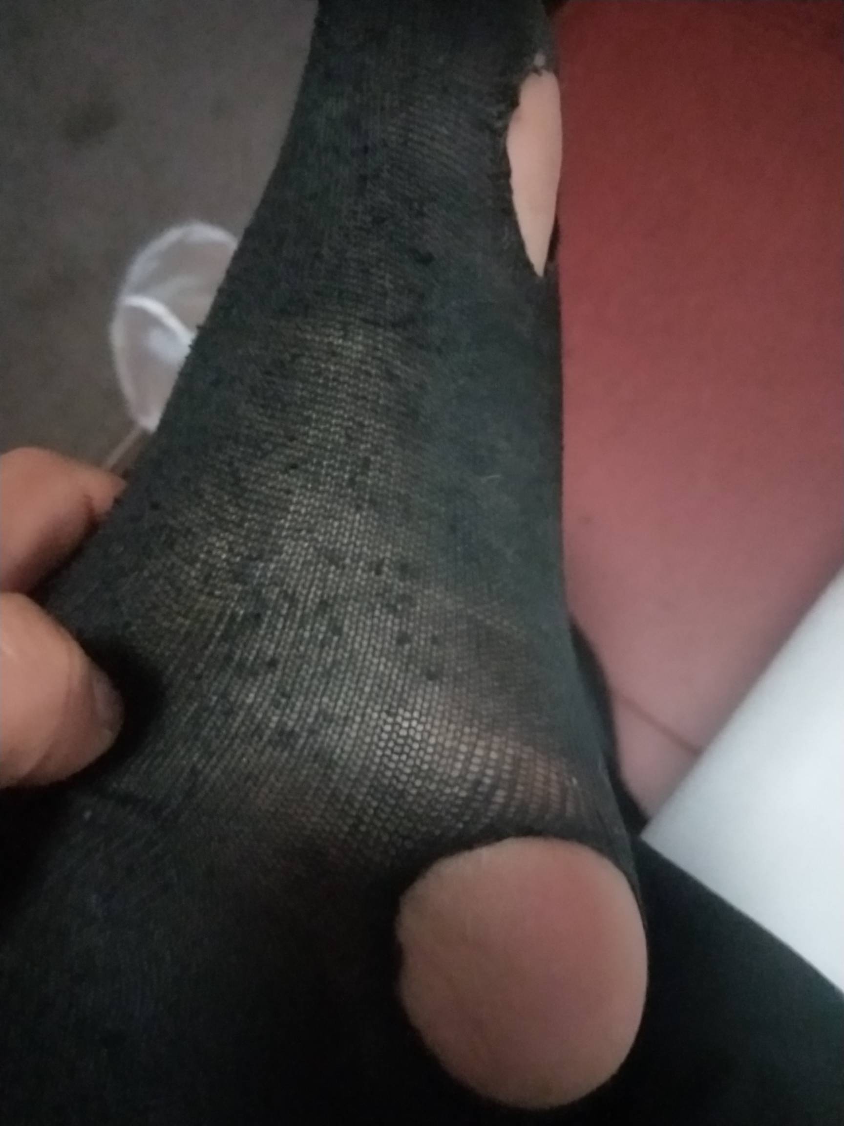 不好挂壁了，袜子烂成这样

28 / 作者:馆里释马 / 