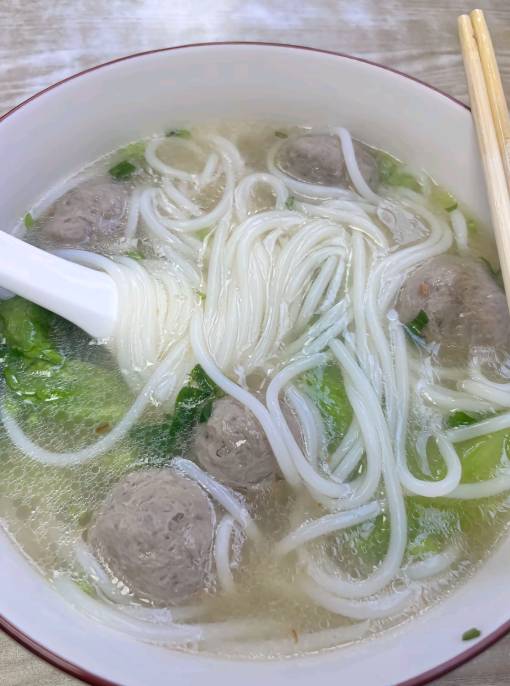 会32岁的老男人活不下去了，天天泡在网吧不务正业吃外卖，同龄人这个年纪的事业有成结2 / 作者:理理理66 / 