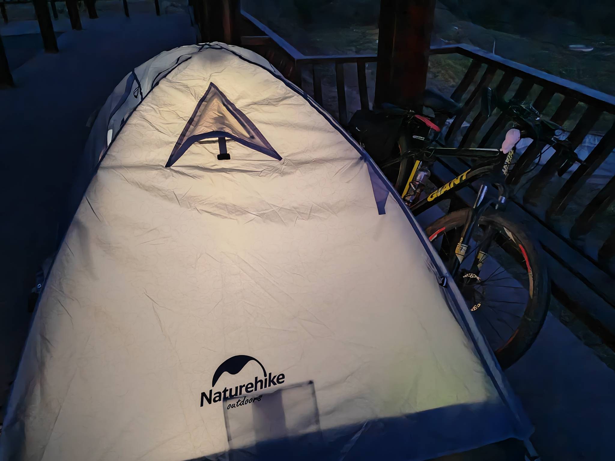 又是睡公园的一天，这天气越来越冷了，得往云南跑了，不然受不了了

54 / 作者:生活好难呀 / 