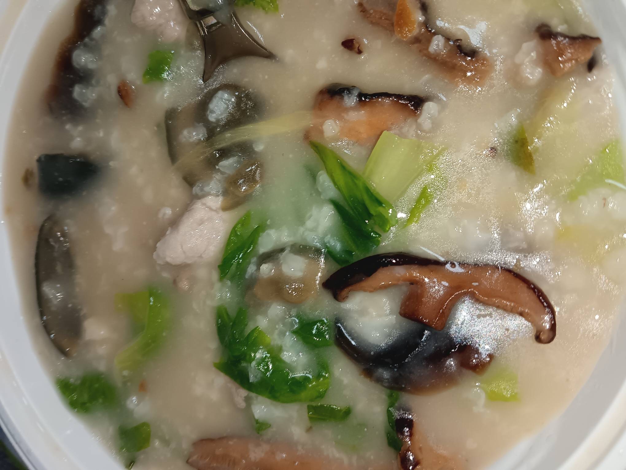 不怪说广东人潮汕人做粥好吃今天第一次吃这个砂锅粥，打包回来的，毫不夸张的说前二十92 / 作者:从简从简 / 