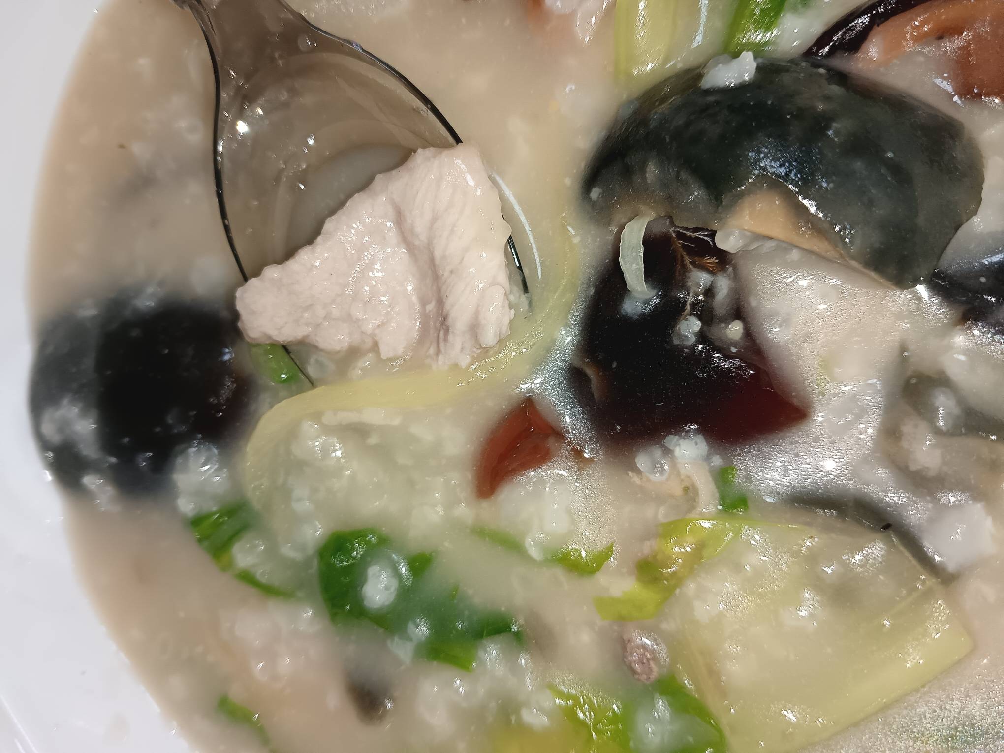 不怪说广东人潮汕人做粥好吃今天第一次吃这个砂锅粥，打包回来的，毫不夸张的说前二十74 / 作者:从简从简 / 