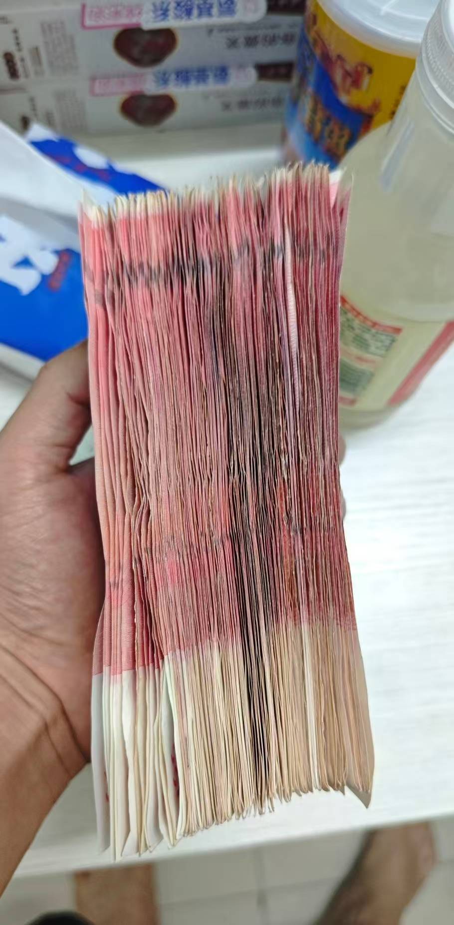 那年是2019年吧，恒丰银行信用卡每人一张，黑户都申请通过了，当时3万额度，然后我人64 / 作者:东莞宵边大神 / 