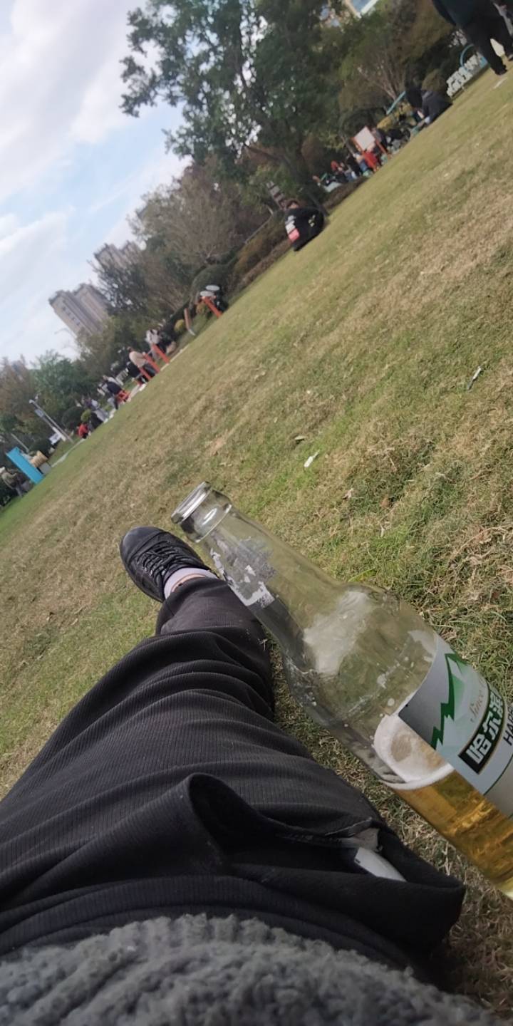 找不到工作，只能瘫痪在草坪上了

54 / 作者:宁波躺平老哥 / 