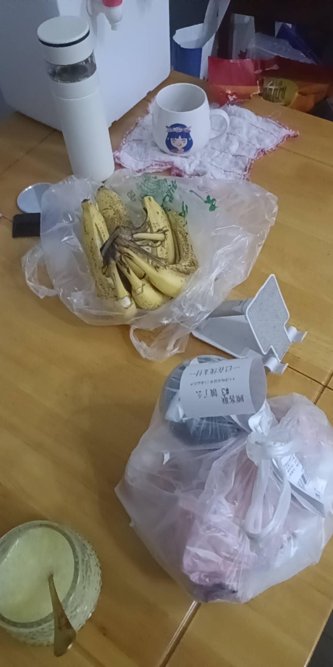 吃早餐准备上班。。。

88 / 作者:顾小贝 / 