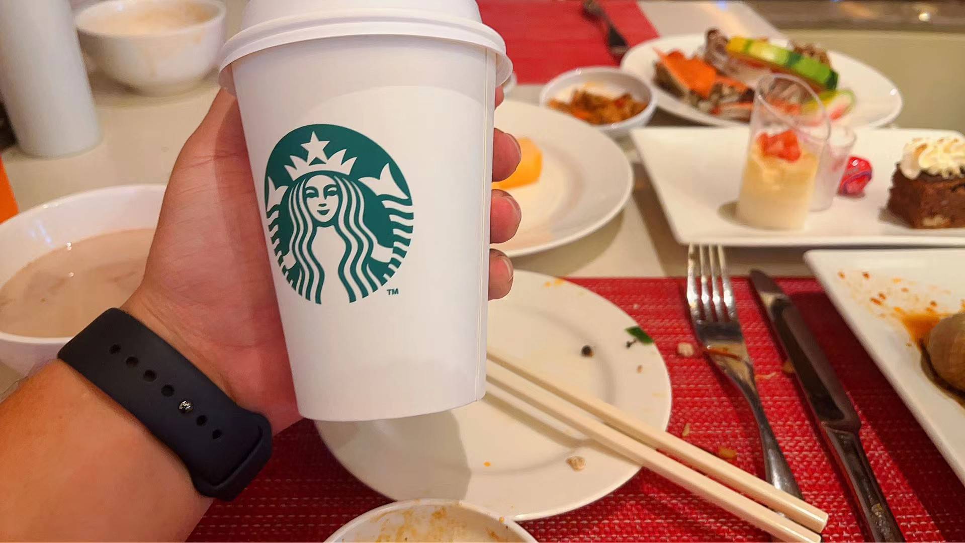 休息，吃一顿！上个月发的工资，没花完，这又快发工资了！一堆副业，加工资，除了爽就80 / 作者:昨日过往 / 