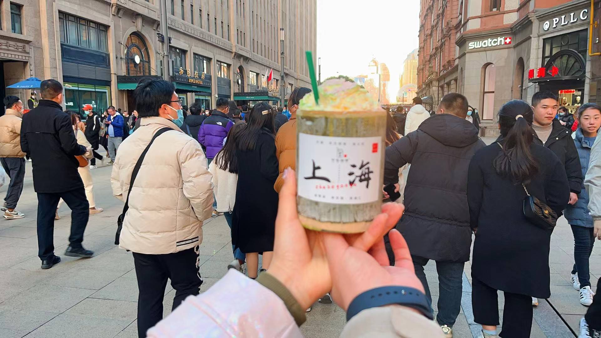 开的宝马，一分欠款没有，征信很好，用苹果17和vivox200s，苹果电脑，有房子63万，芝31 / 作者:昨日过往 / 