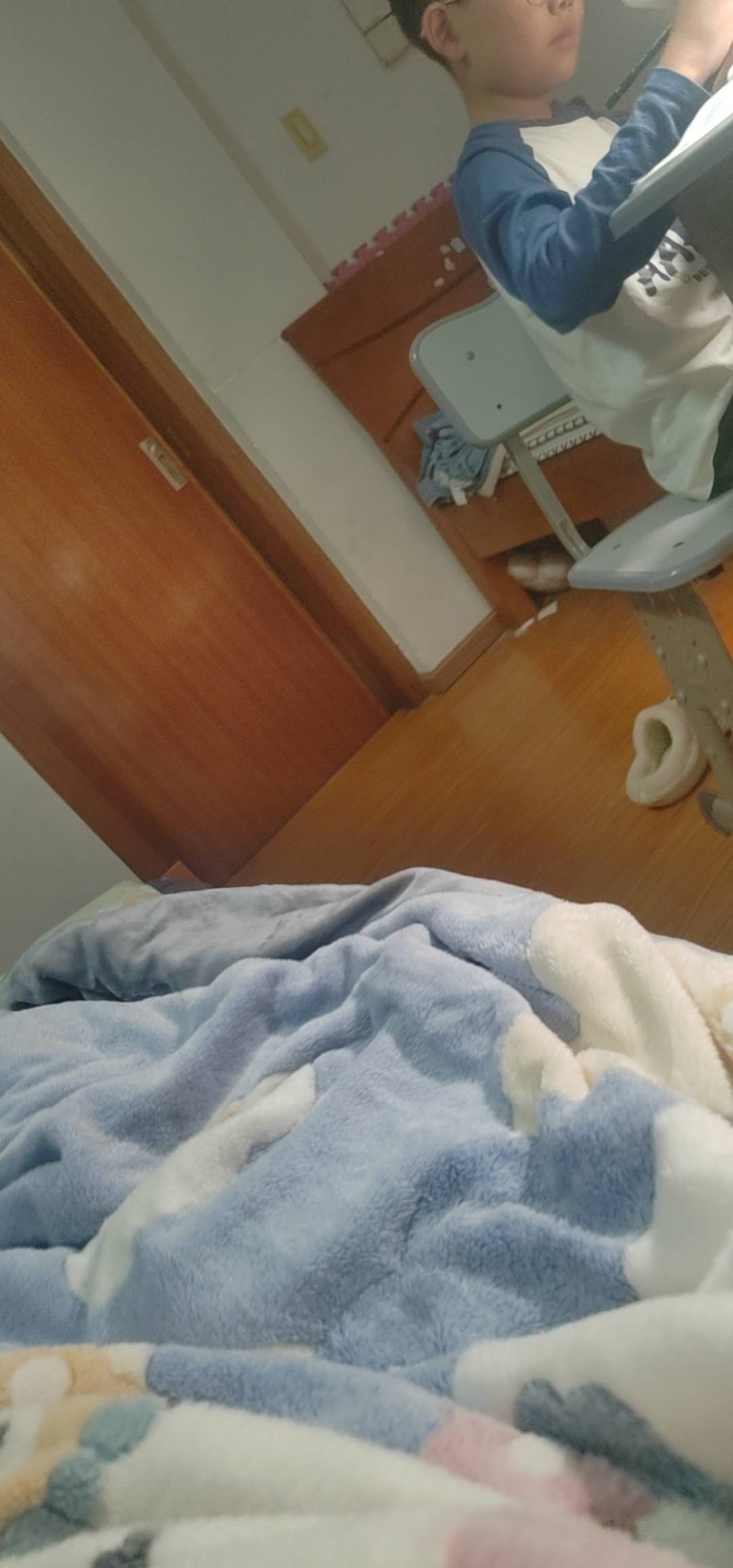 47岁了没上过班 一直待在家里啃到42岁
42岁靠卡农申请毛活到现在
极强的自尊心 家里安59 / 作者:我爱小小孟 / 