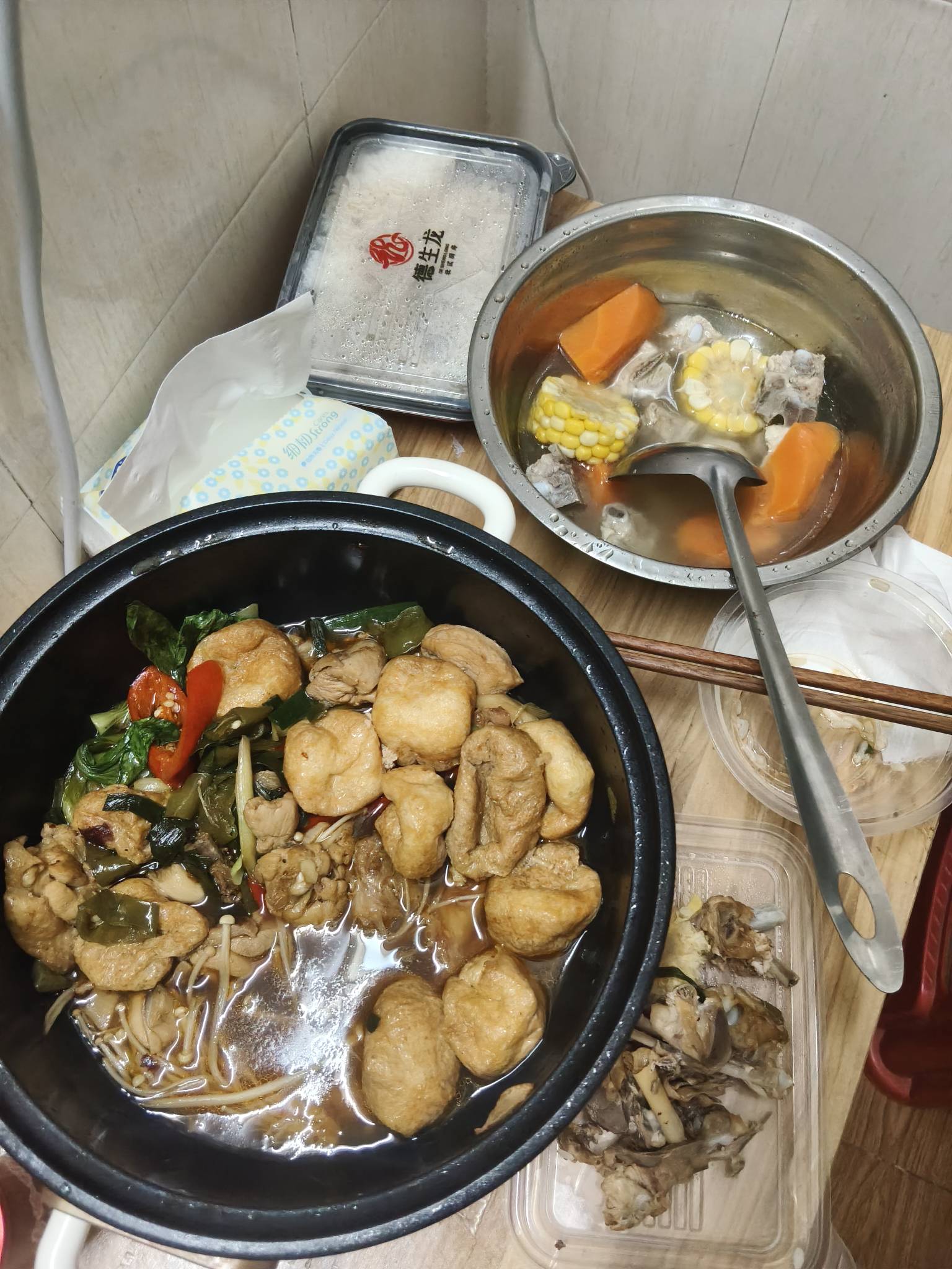 坐标深圳大浪。自己做的黄焖鸡+排骨汤。老哥们先吃

11 / 作者:火星英雄7 / 