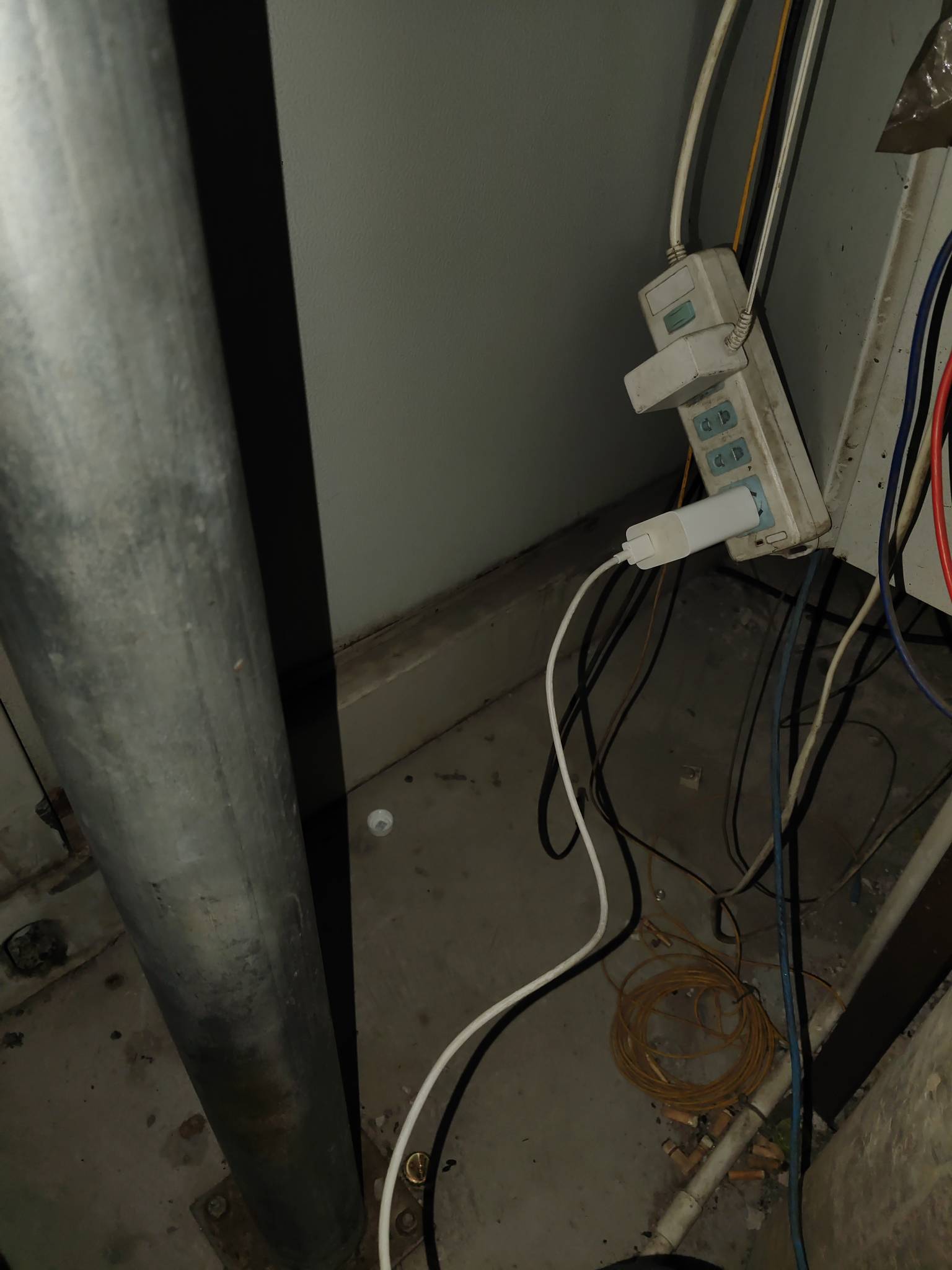 绝望了老哥们。躲在停车场充电。太难了

50 / 作者:挺好哈哈 / 