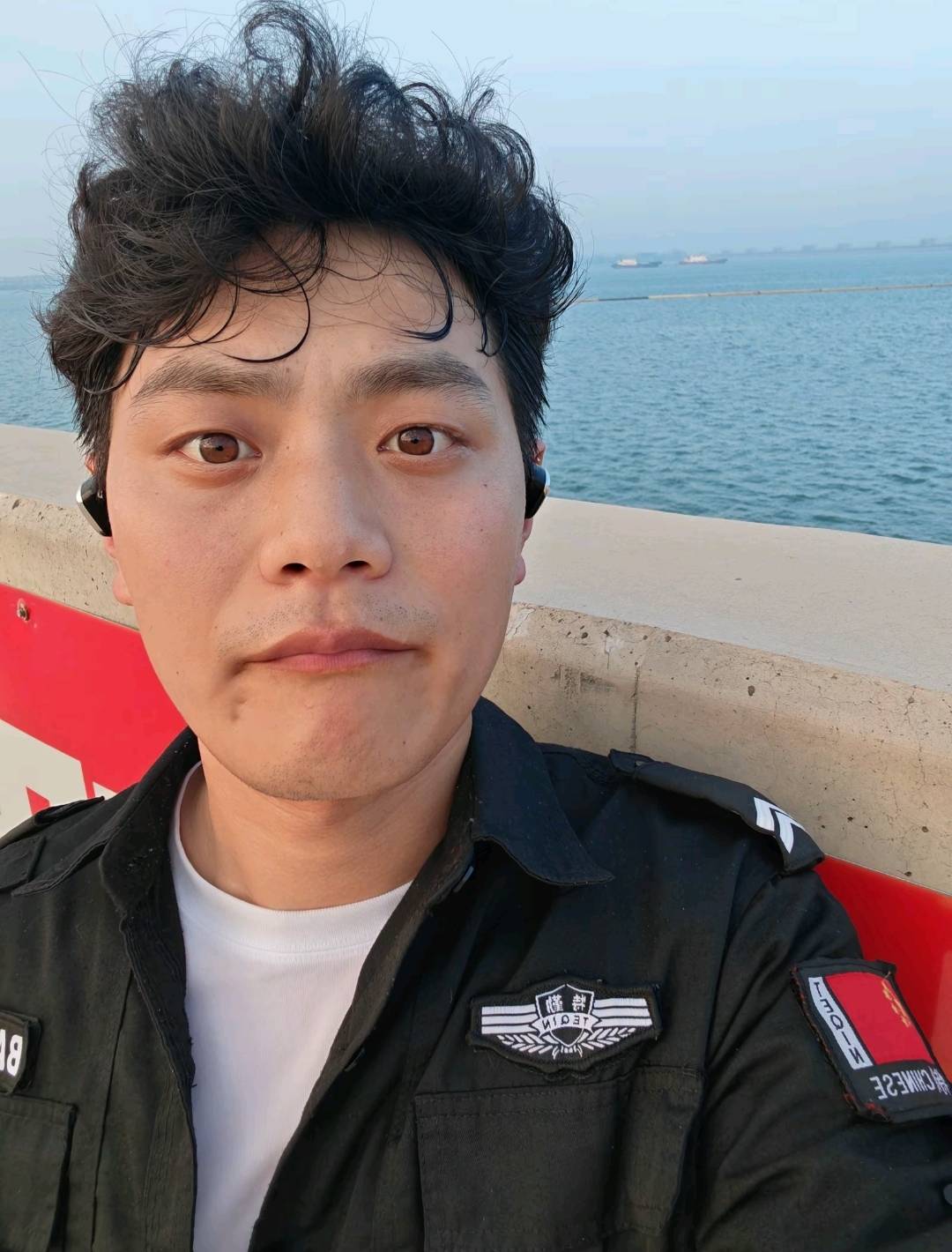 本人女，28岁找女朋友
要求
1：要长得漂亮的，身材必须特别好的，要特别有钱的
2：要26 / 作者:先天挂逼圣体 / 