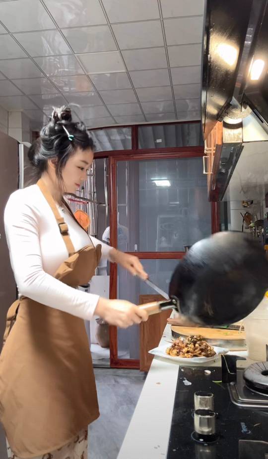 感谢前面老哥发的，河北大妈交医疗，相当于380了，还有结售汇，反正在哪儿都得交400

65 / 作者:假老哥真挂壁 / 