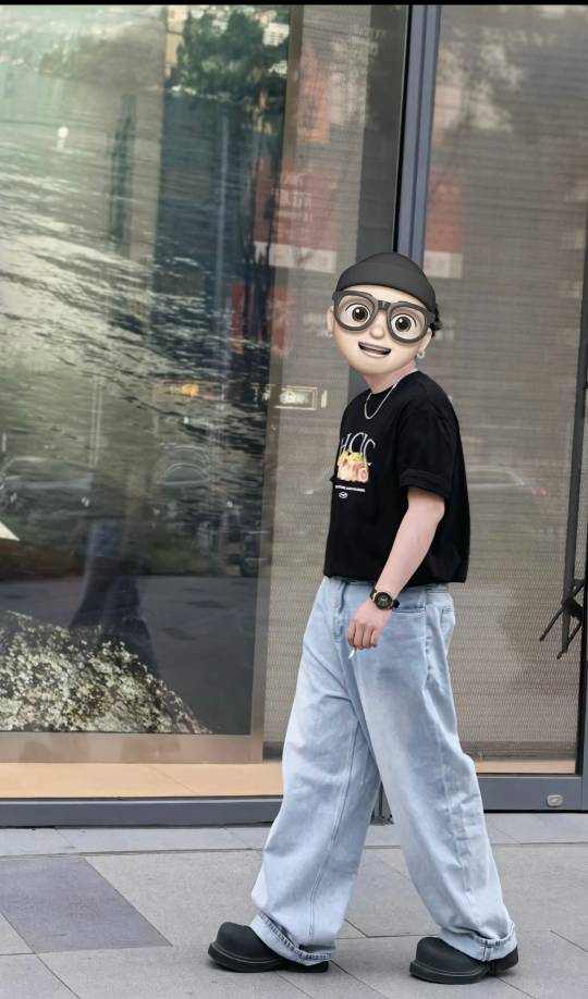 你们的审美有问题还是我的有问题？我觉得图1好看。 虽然图2貌似是现在的潮流。肥裤加75 / 作者:卡农第一帅哥哥h / 