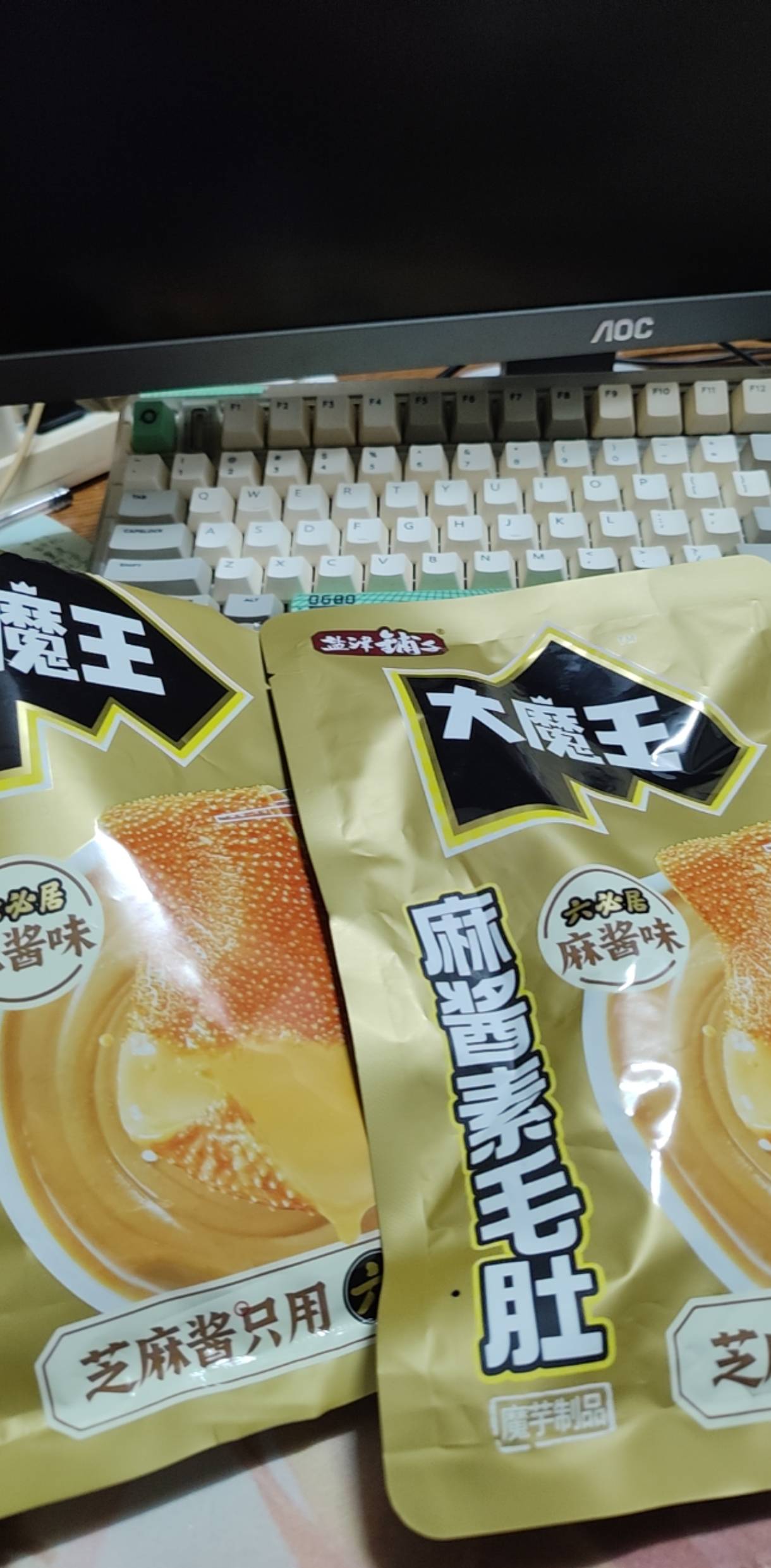 手机停机了，宽带没网了:)，电脑也没得玩，刚充了100话费还不是秒到，心态崩了，只能43 / 作者:回不去的春夏秋 / 