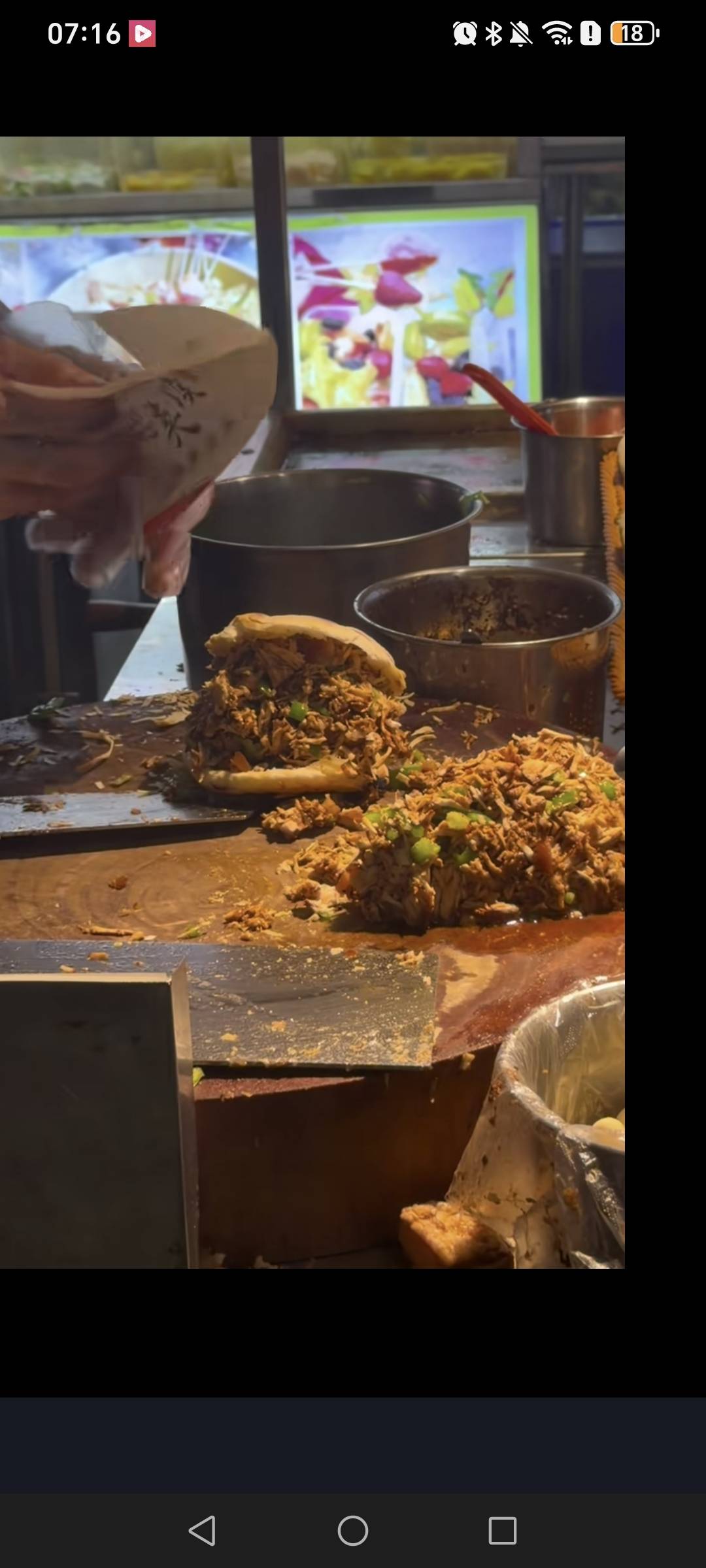 老哥们爱吃这种肉夹馍吗

2 / 作者:挂比了救我鸭 / 