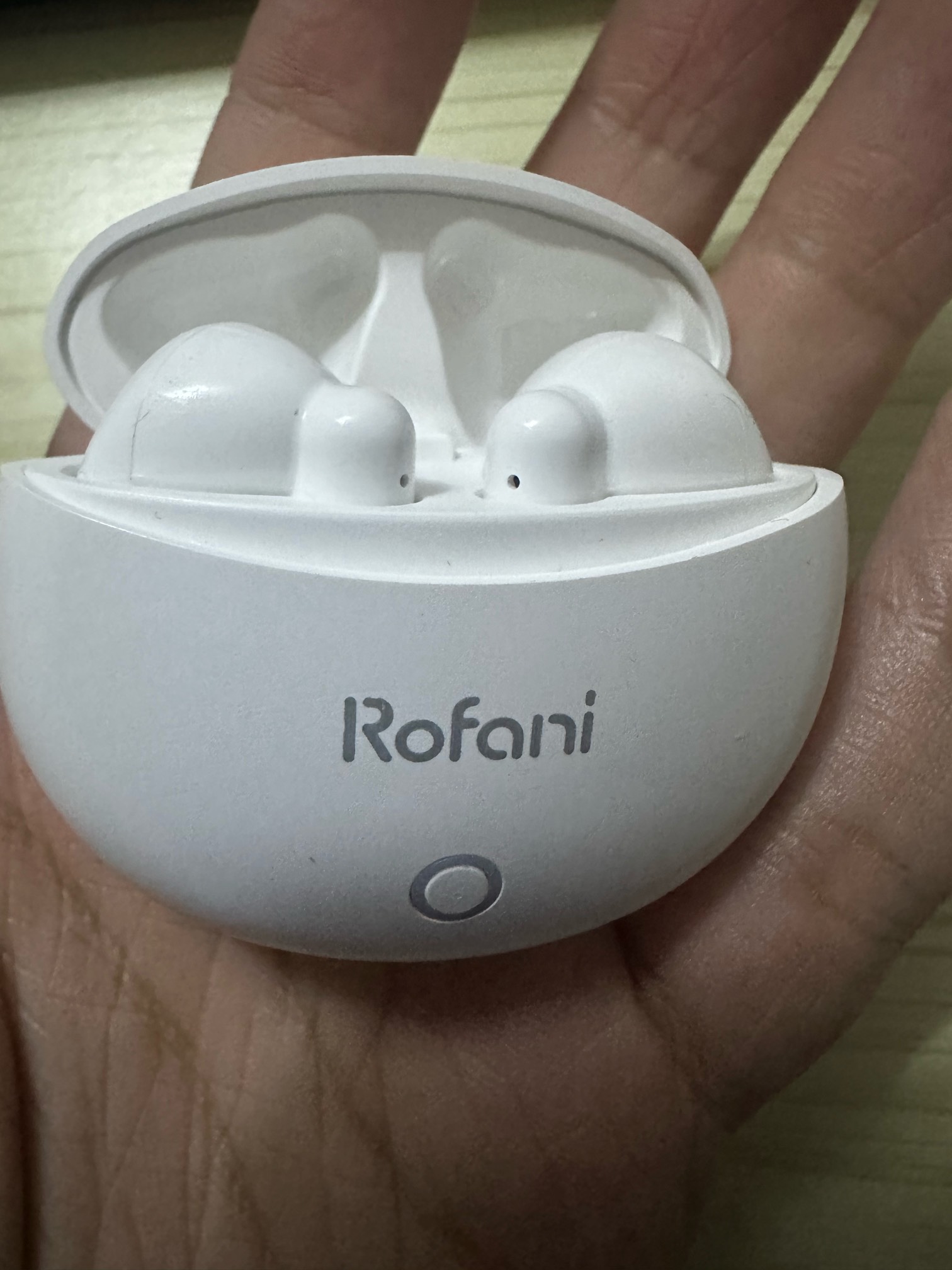 不得不说，得物这一块钱耳机真硬，一次可以听四五个小时，就是希望别坏太快，一点不输29 / 作者:笑起来真好看 / 