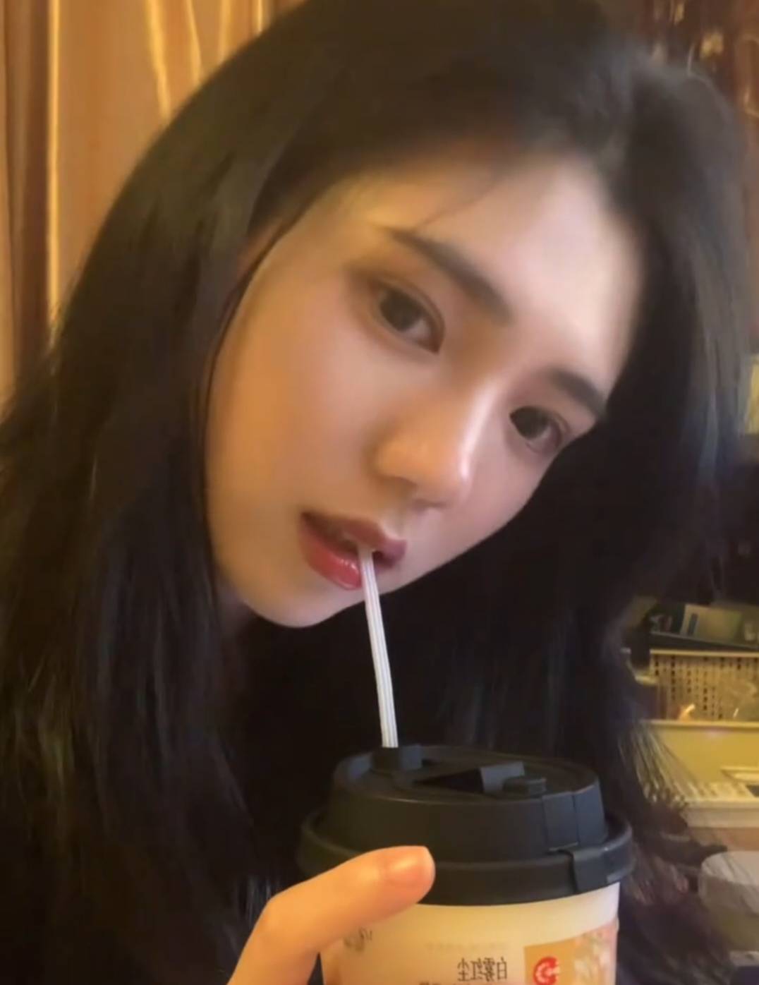 人真的不能做错事
做错了一辈子都翻不了身

10 / 作者:腾霄又是孙悟空 / 