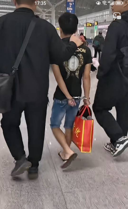 卡农老哥说的话看看就行别当真，没毛时喊着吃不起饭，一有大毛成千上万的说刷就刷眼都89 / 作者:生活所迫呀 / 