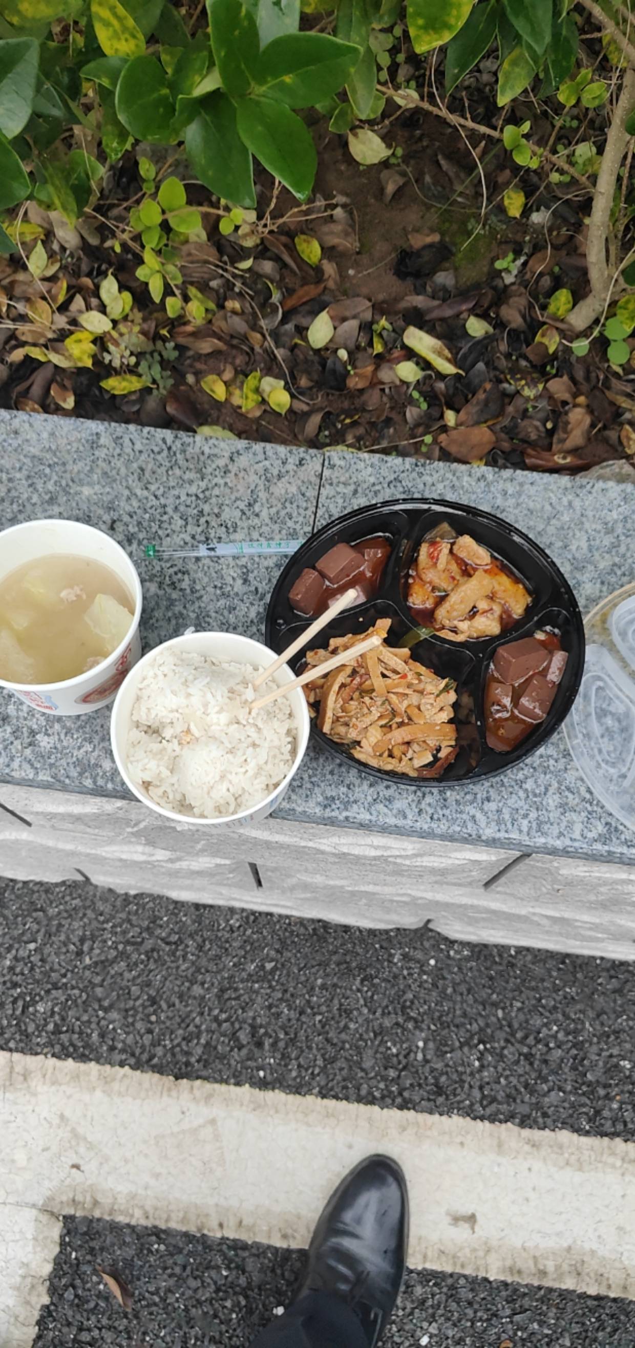 拍短剧，通知8点半到地方一直耍到现在现在啥也没有干吃饭，大家不要误会，剧组通知几1 / 作者:你怕秃吗 / 